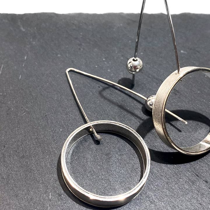Boucles d'oreilles O Ring, bijoux modernes à porter au quotidien pour la vente par AW | MW