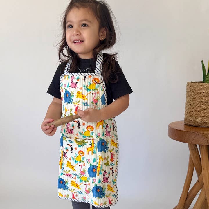 Tablier réversible matelassé à motif zoo pour enfants pour la vente par Meerahi