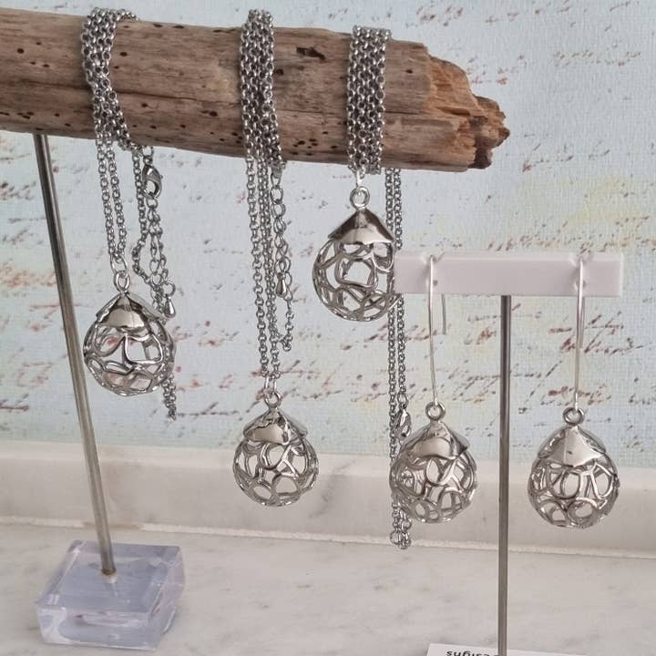 PearlGem Designs - Wholesale Pendant/charm necklace - Baroque wire ball Necklace16