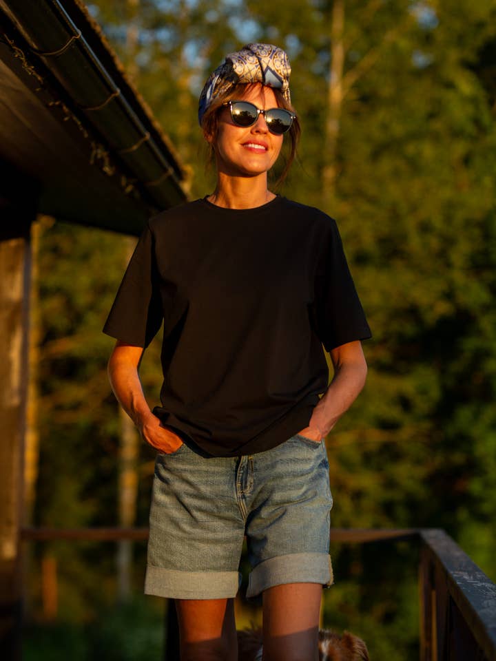 CAPSULE by Agnė Gilytė - Wholesale T-Shirt - Women's - T-Shirt 'HONOLULU' | premium quality cotton18