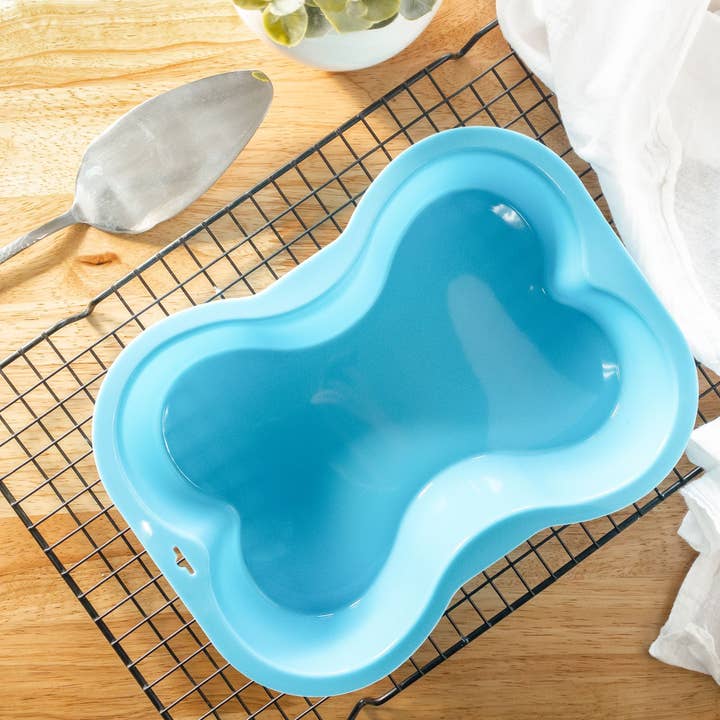 Puppy Cake LLC - Wholesale Cake Pan - Dog Bone Shaped Silicone Cake Pan4