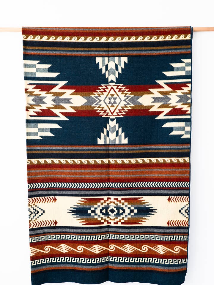 Maskuy Queen Couverture - Rusty Arctic 2.0 pour la vente par Heartprint Threads