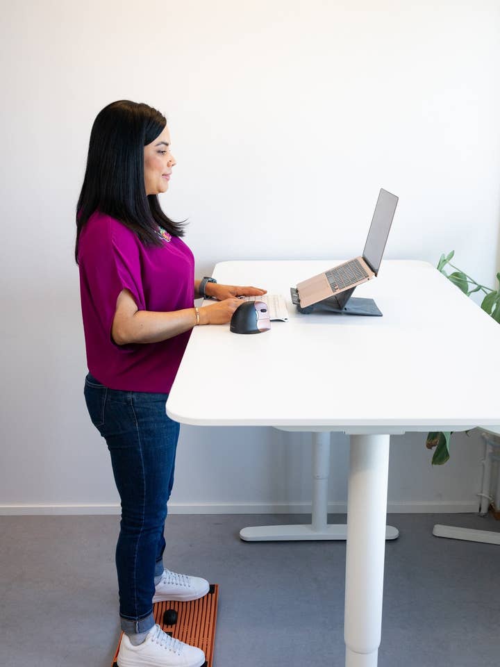 Gymba® Aktivationsbrett mit 2 Massagebällen für den Großhandel von Gymba®