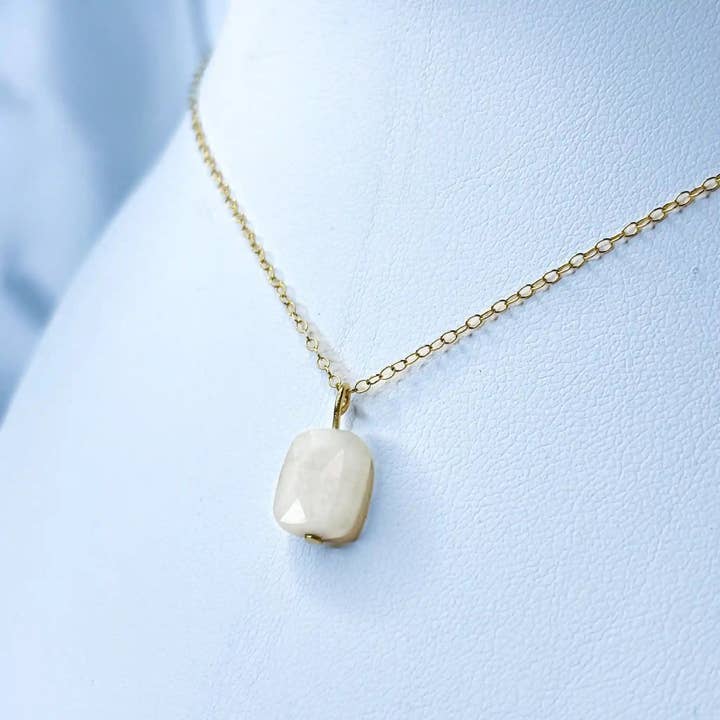 Rechthoekige Gefacetteerde Maansteen Ketting voor wholesale door Nayame Paris