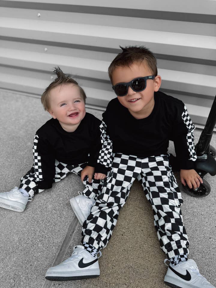 Smiley Daze - Wholesale Pants - Kids - SD CHECKERED • CARGO SWEATPANTS 2.04