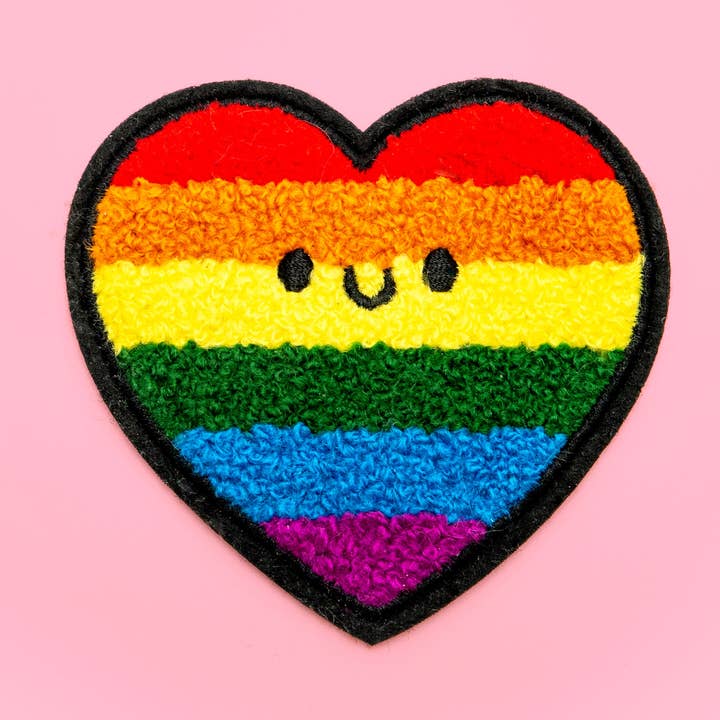 Fluffy Rainbow Pride-vlag met opstrijkbare patch voor wholesale door Leon Rƶmer Illustraties