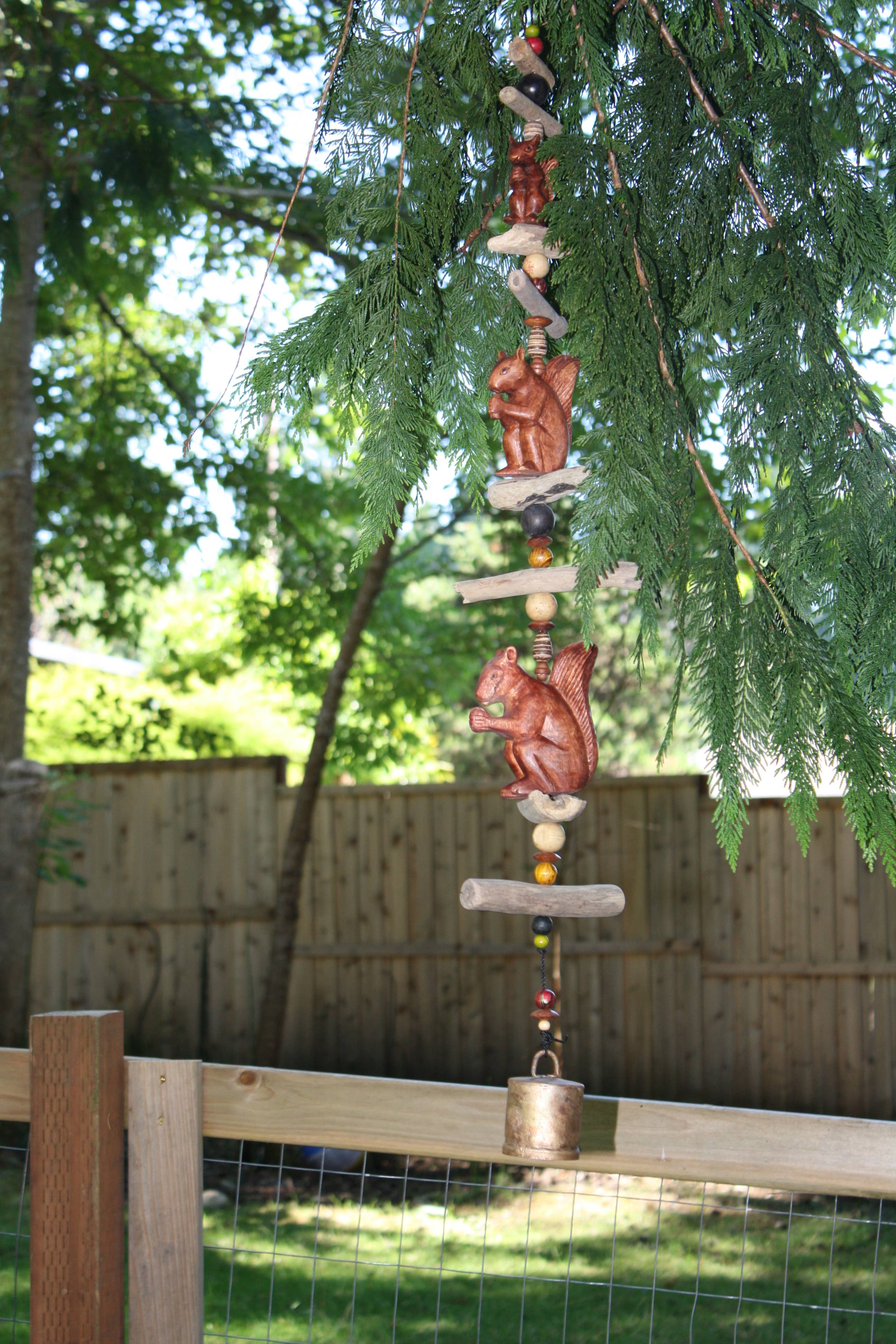 Cohasset Gifts - Vendita all'ingrosso Campanelle a vento - Campana Cohasset Triplo Scoiattolo1