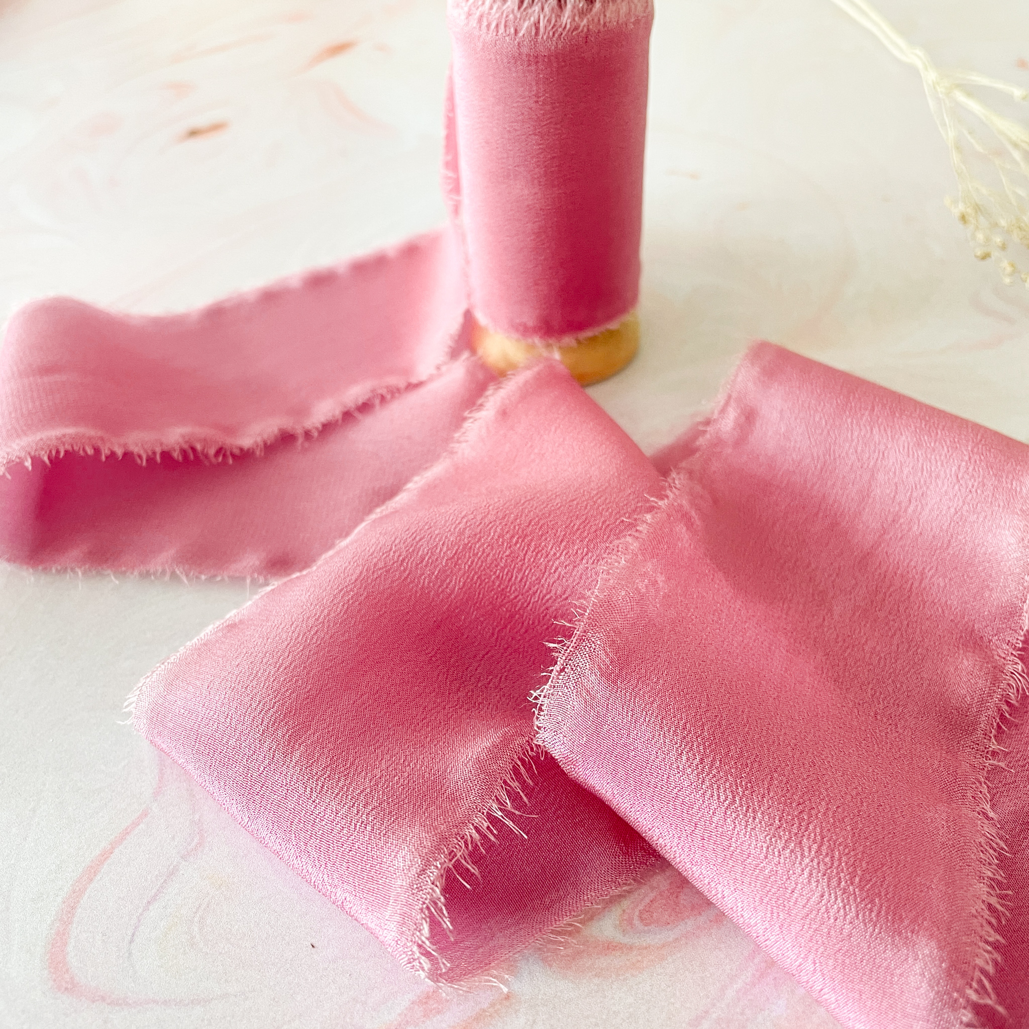 The Natural Paper Company - Vente Ruban – emballage cadeau - Ruban en soie rose framboise doux | Soie à bord brut sur bobine6