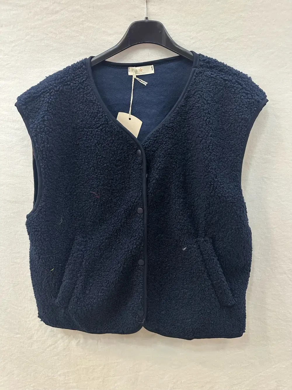 Mimi & Gogo - Wholesale Outerwear Vest - Women's - Buttoned Fleece Vest @3192_GiletMoumoute5