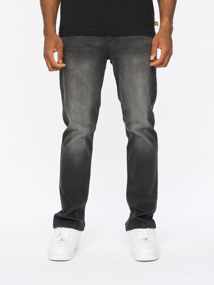 Jean droit Janstar délavé noir pour la vente par Duck and Cover