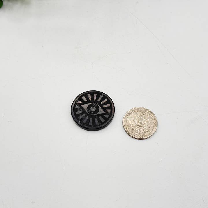 Meraki Gemstones - Venta al por mayor Piedras/cristales espirituales - Azulejo de teléfono móvil de shungita EMF grabado con ojo turco (grande) 30MM2