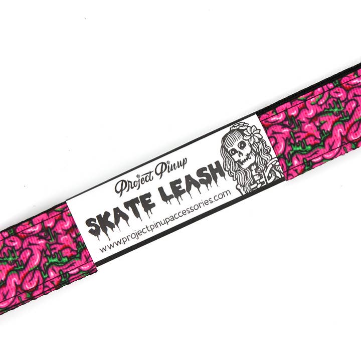 Laisse de patins à roulettes réglable noire Pink Brains pour la vente par Project Pinup
