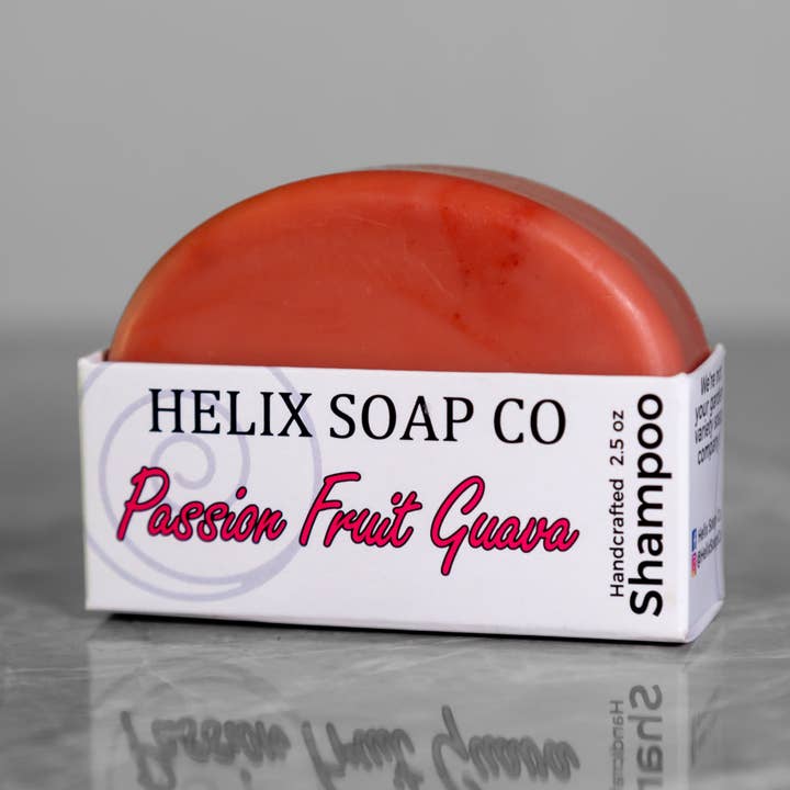 Passionfruit Guava Shampoo Bar för wholesale av Helix Soap Co