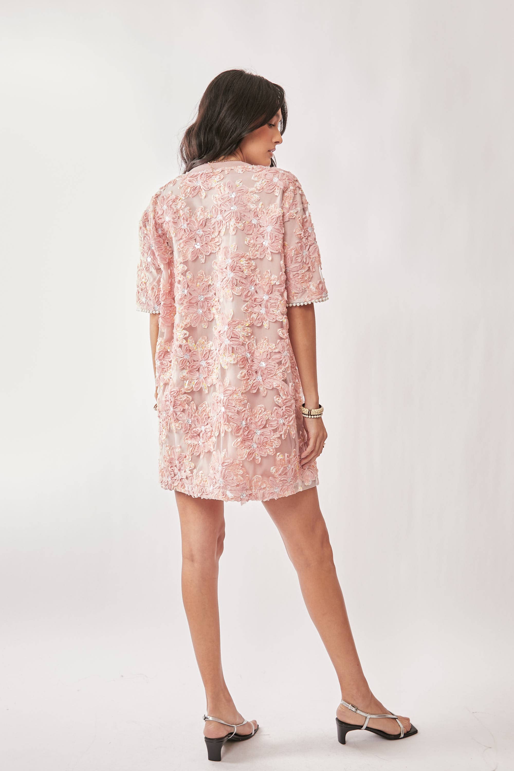 ROSE FLORAL ROBE COURTE EN TULLE BRODÉE DE FLEURS ET PAILLETÉE en vente sur Faire8