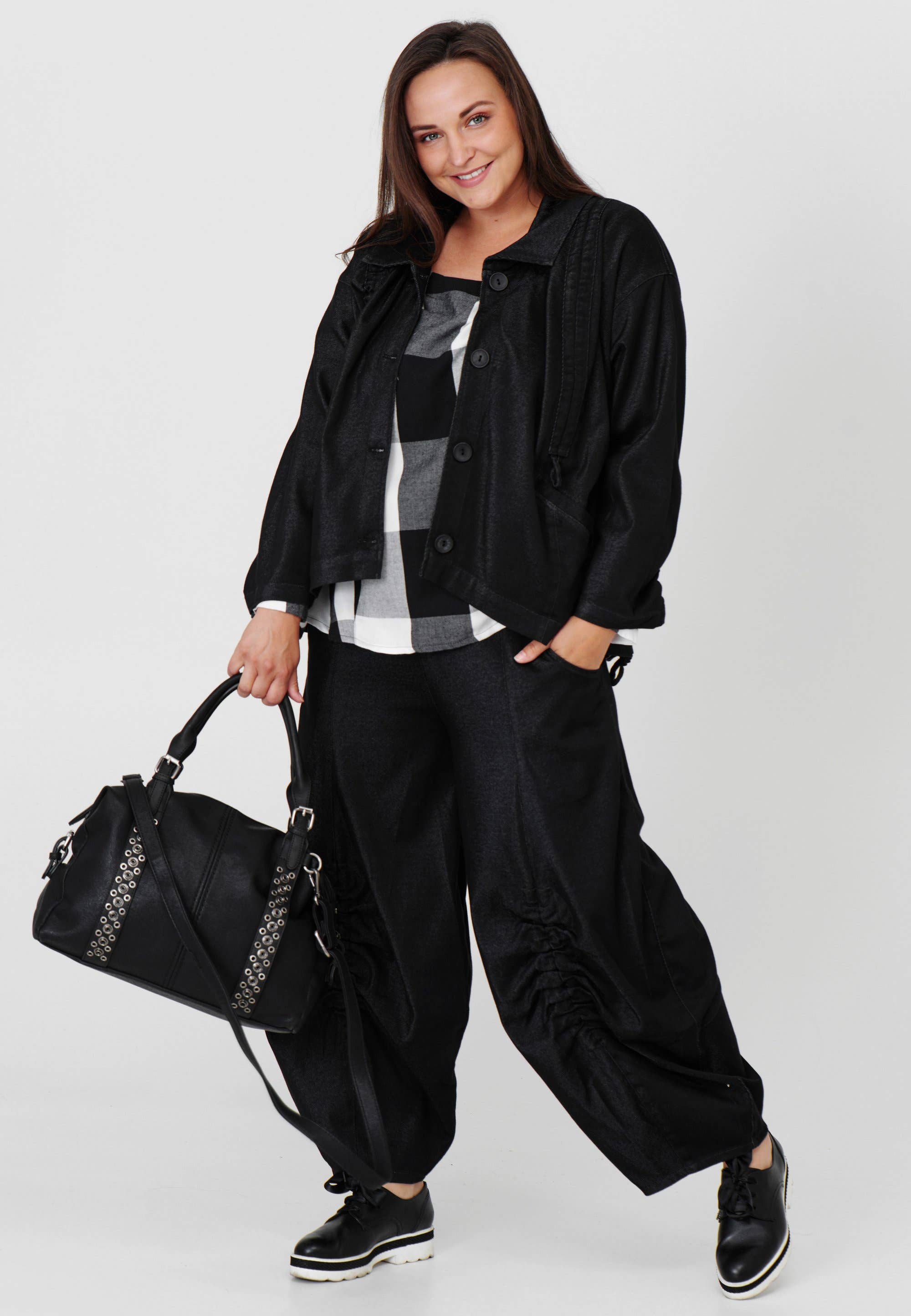 HJS - Wholesale Shoulder Bag - Women's - Shoulder bag 'FREMONT' - with tasteful stud design2