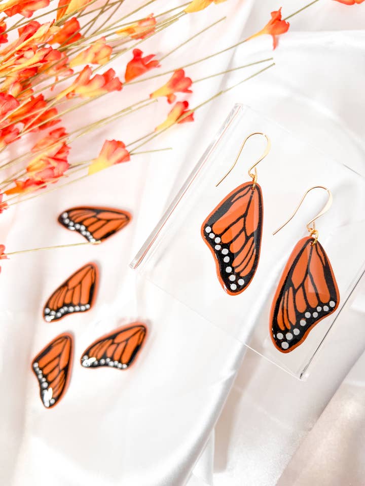 Ailes de papillon monarque orange pour la vente par ReynaBee Clay Co