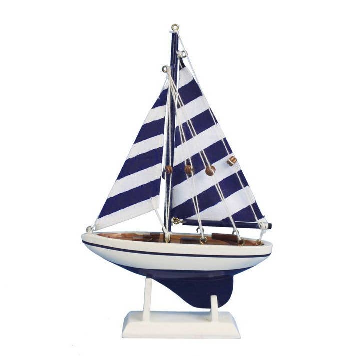 Decoración de velero modelo Pacific Sailer de rayas azules de 9» para venta al por mayor de Hampton Nautical
