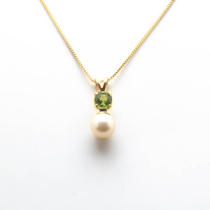 Colgante Geraldton de perla dorada de los mares del Sur con piedra peridoto verde 9.5 - 10.5 M para venta al por mayor de Vayo Pearls