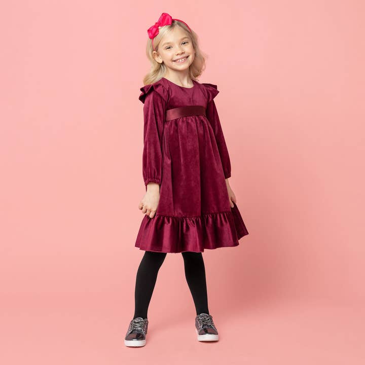 Robe de soirée Chloe en velours et nœud en satin pour filles, prune pour la vente par Holly Hastie London