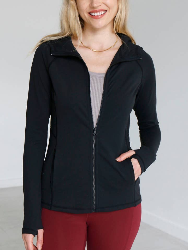 Meilleure veste zippée athlétique en noir pour la vente par Grace and Lace