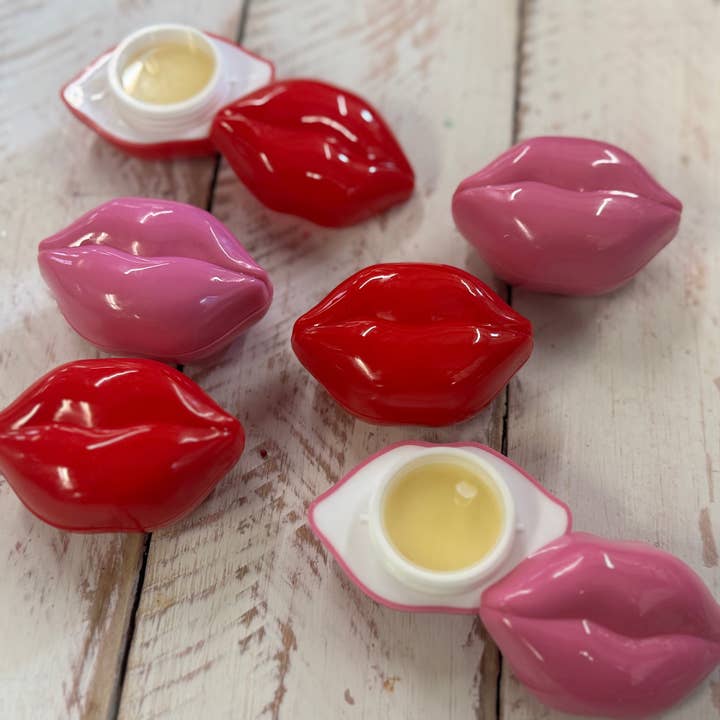 Baume à lèvres Baiser de Fraise pour la vente par Molly’s Apothecary