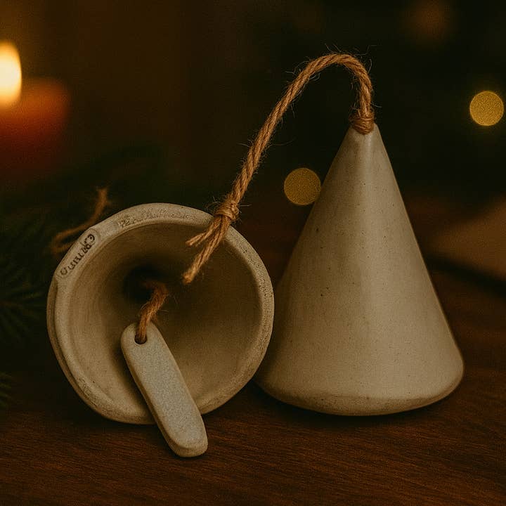 Sino de Inverno, Ornamento de Sino de Cerâmica Feito à Mão em Mate por atacado de Design by Pouneh