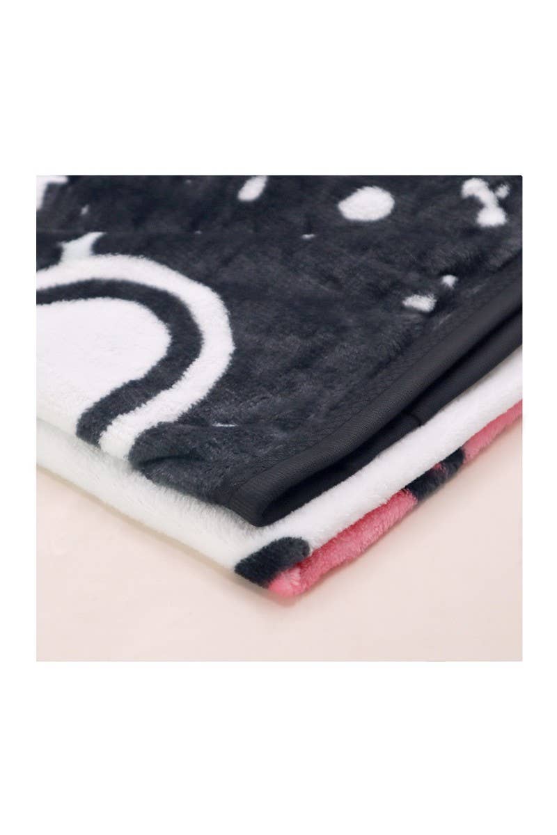 PINEAPPLE Beauty - Vente Plaids - UPD SMHI Couverture en peluche Hello Kitty Silk Touch - 6 pièces5