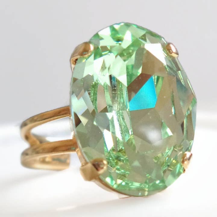 Bague Cocktail Ovale Cristal Vert Menthe - chrysolite pour la vente par Love Your Bling®