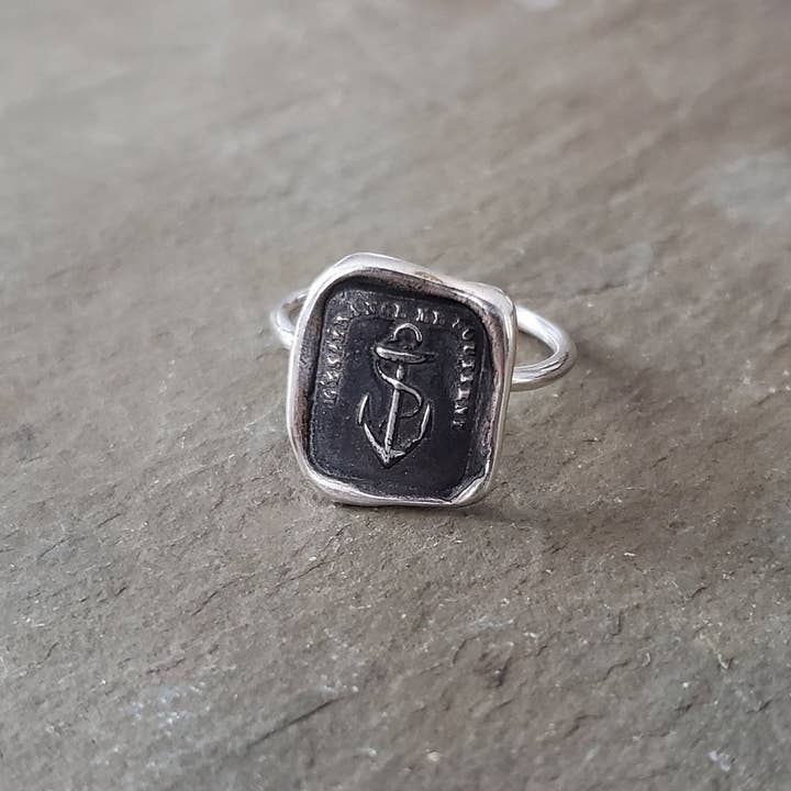 Plum and Posey – wholesale Signetring – Ankare Hope - vax tätning Ring