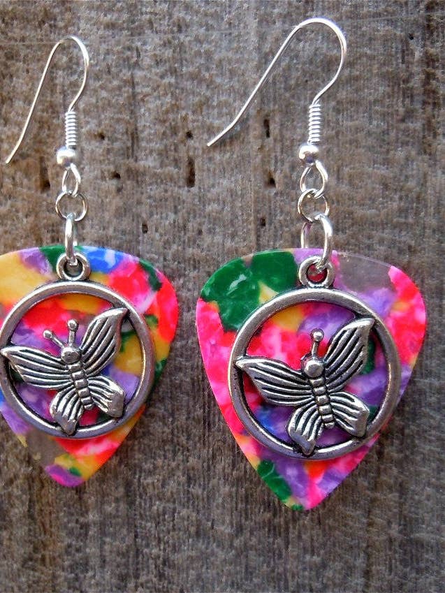 Pendientes con forma de púa para guitarra con forma de mariposa rodeada para venta al por mayor de Simply Raevyn