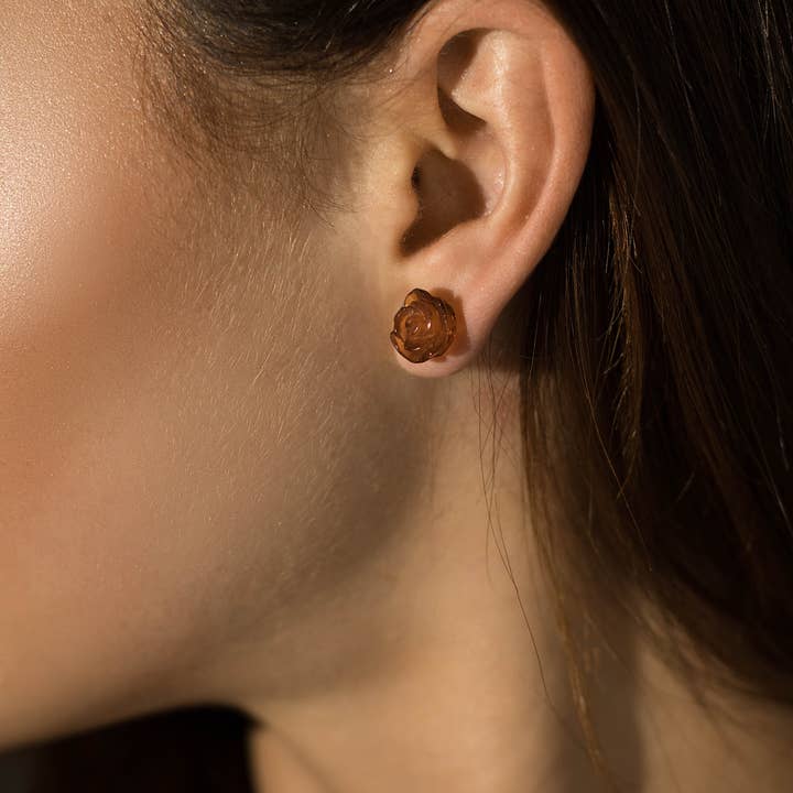 Cognac rav poleret Rose form Stud Øreringe med 925 Ste for engroshandel hos The Natural Amber