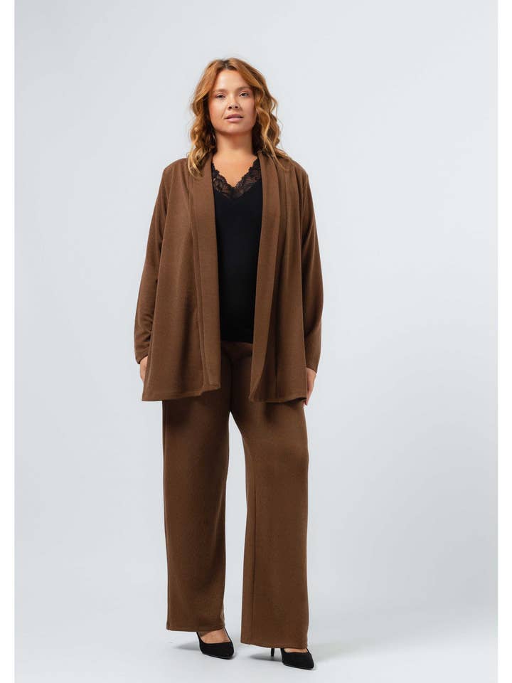 253054 - Byxor i slät stickning Höst Vinter Kollektion Stora Storlekar för wholesale av Teresa Cardoso Oliveira