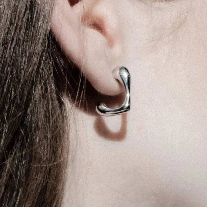 Øreringe i smeltet sølv for engroshandel hos Moclein