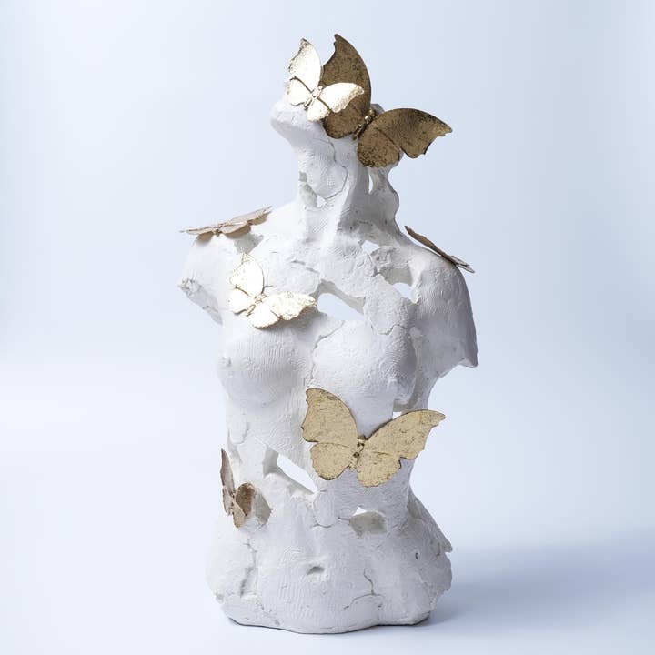 Vit torsoskulptur med gyllene fjärilar dekor för wholesale av Liffy