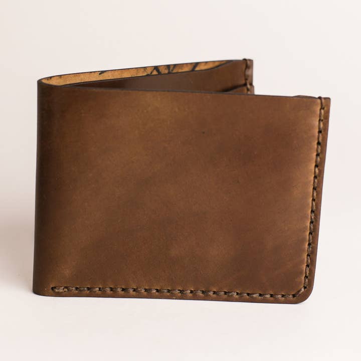 Portafoglio Bifold - Bourbon Shell Cordovan per la vendita all'ingrosso da parte di Choice Goods Co.