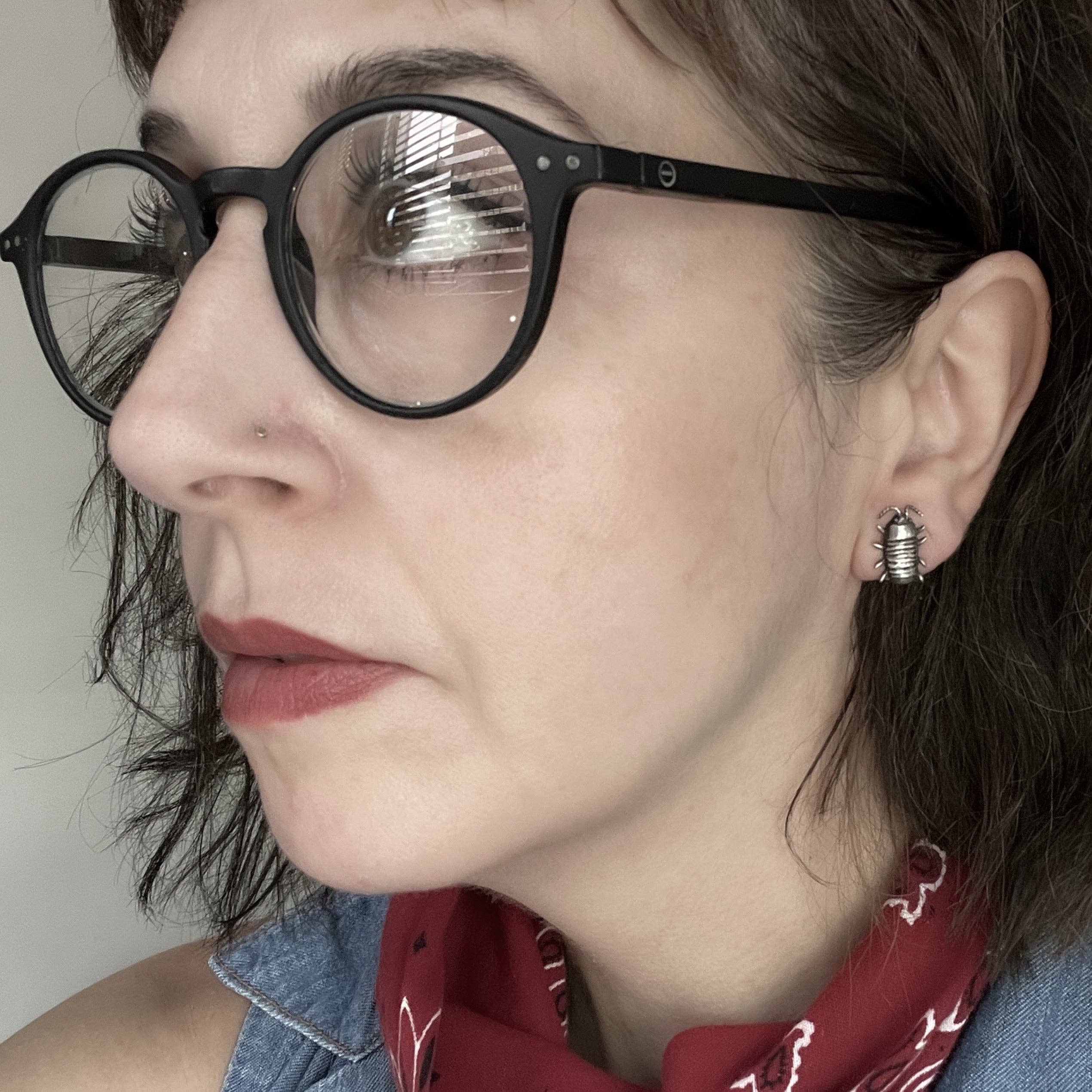 Metal Cloth & Wood - Vente Clous d'oreille - Boucles d'oreilles clous en argent sterling fait main dépareillées en forme d'isopode — Également disponibles en laiton ou en bronze !3