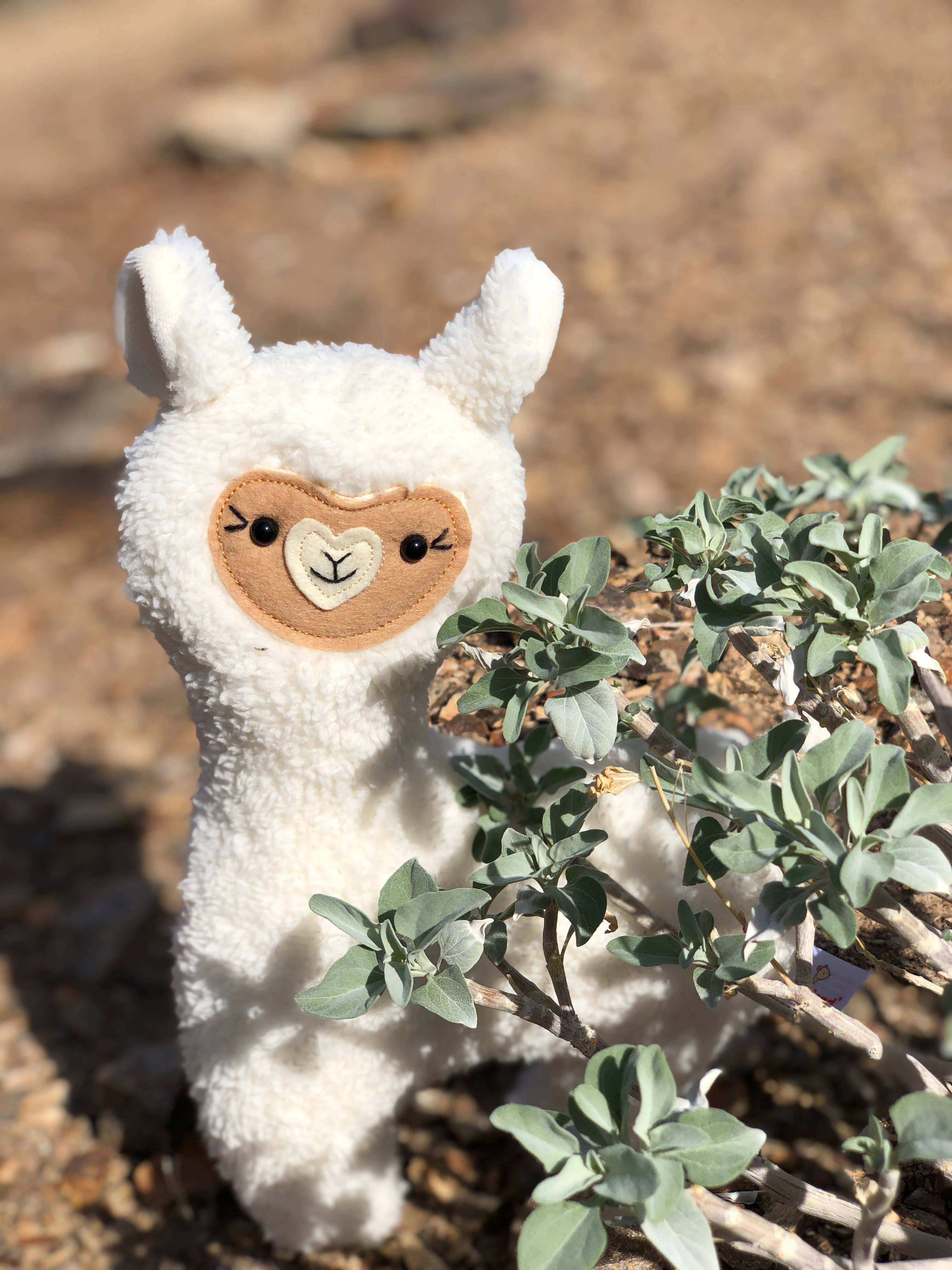 Plushland – wholesale Fyllda/plyschleksaker - Barn och baby – Lana den stående lama 9”6