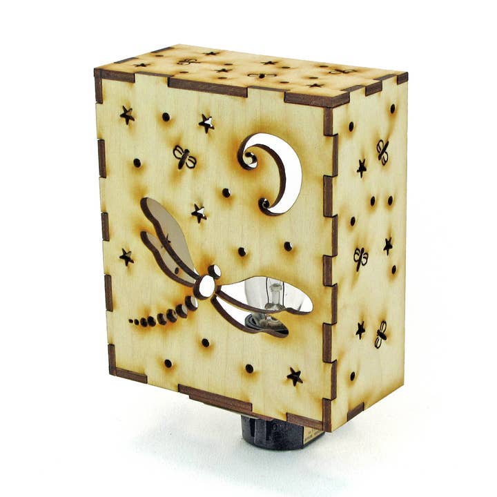 Veilleuse en bois complexe libellule pour la vente par Made and Assembled