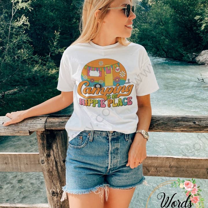 Camiseta para adulto - Acampar es mi lugar hippie para venta al por mayor de Words of Ivy