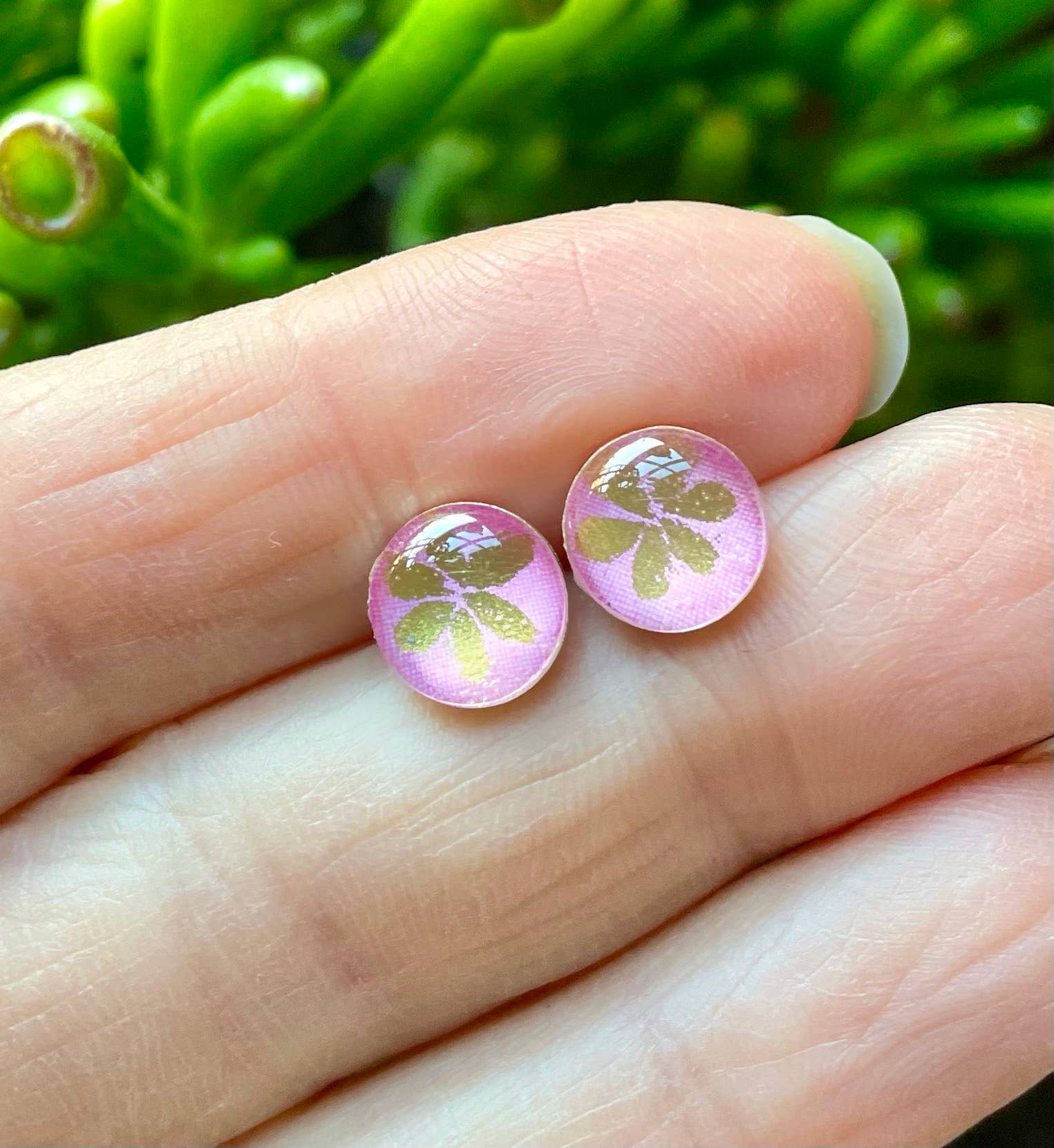 joeyfivecents – Engroshandel Ørestikkere – Studs - lille guld blomst & pink cirkler1