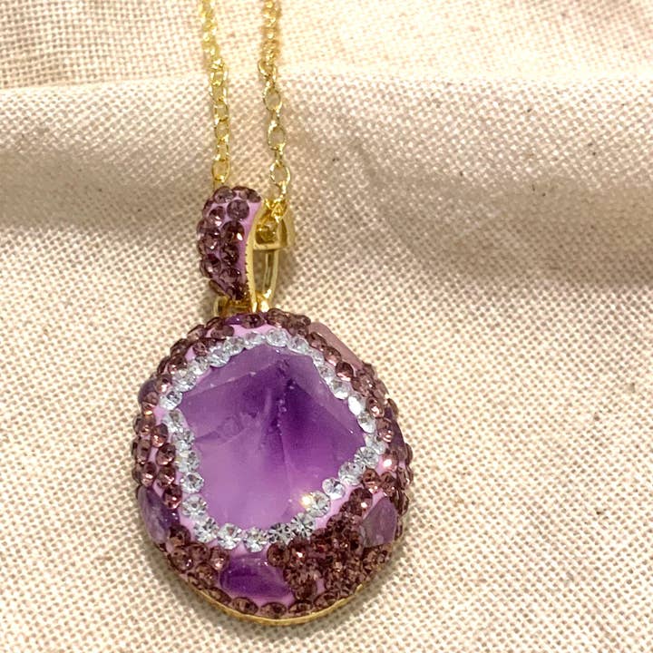 Atisha Spiritual Shop - Wholesale Pendant/Charm Necklace - ISANA DRUSA AMETHYST NECKLACE - Necklace with NATURAL AMETHYST pendant and brass metal galvanized and gold rhodium plated1
