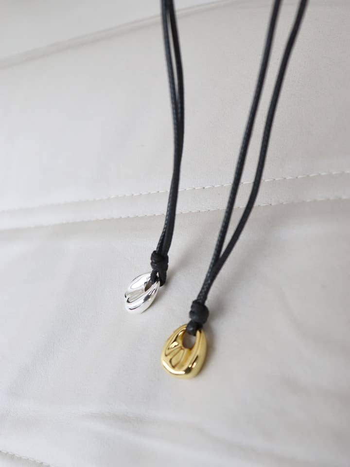 Kaia Seil-Anhänger-Halskette in Gold für den Großhandel von Angels Whisper Accessories