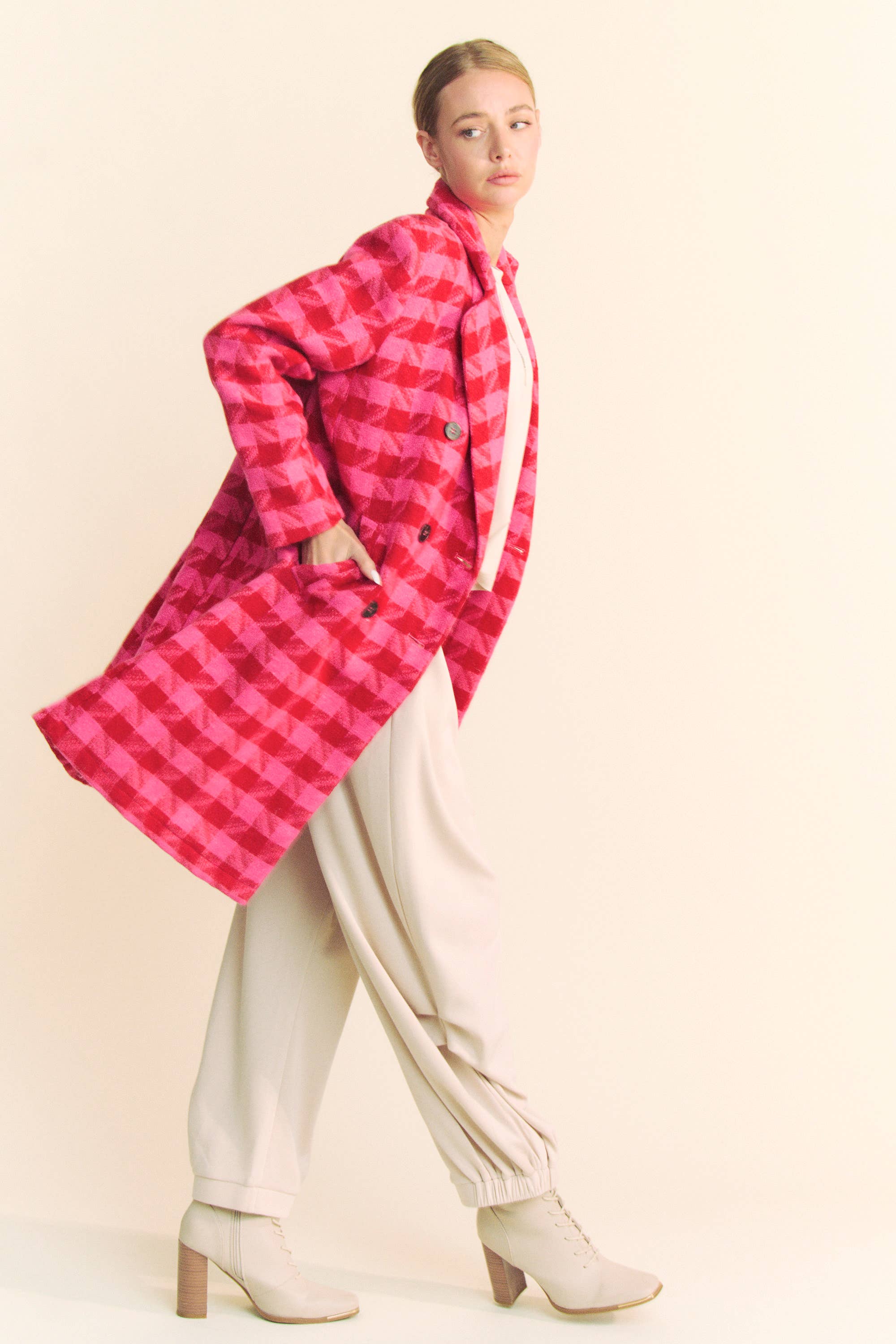 Davi & Dani – Großhandel Jacke – Damen – MANTELJACKE AUS STRUKTURIERTEM TWEED MIT DOPPELKNÖPFEN13