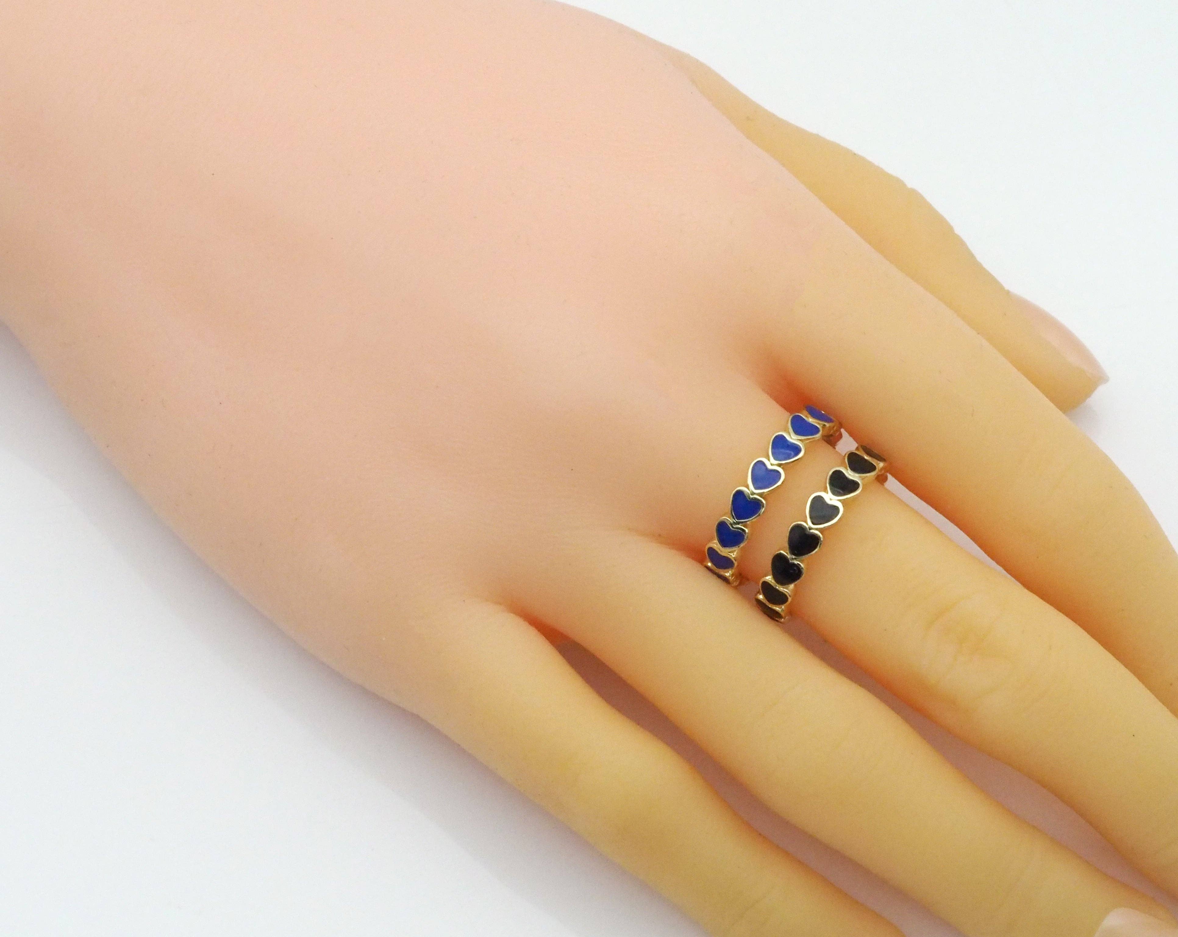 BestBeads&Beyond - Venta al por mayor Anillo de banda/apilable - Anillo ajustable en forma de corazón esmaltado de colores dorado, SKU #JL1731