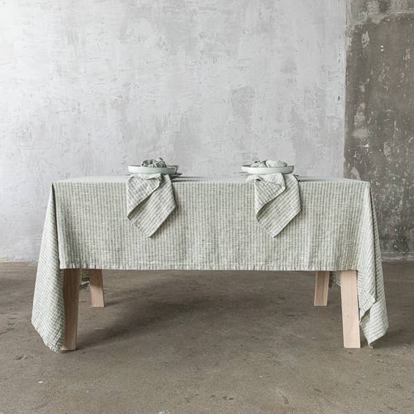 LinenMe - Wholesale Tablecloth - Linen Tablecloth Forest Green Natural Brittany3