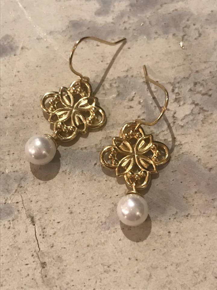 Pompadour örhängen i 18 karat förgylld metall med droppe för wholesale av Vivaz - Fine Jewellery