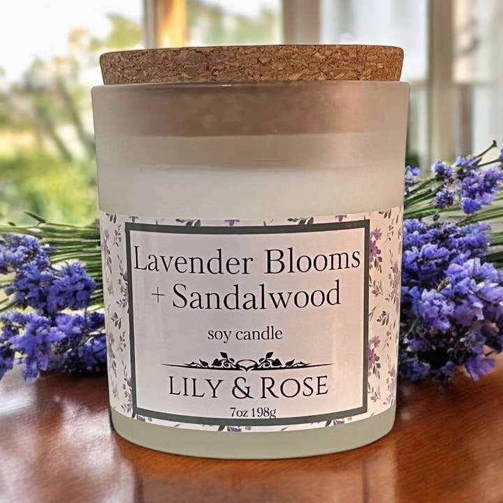 Fleurs de lavande + Bois de santal_Bougie en cire de soja_200g pour la vente par Lily & Rose Candle + Floral Boutique