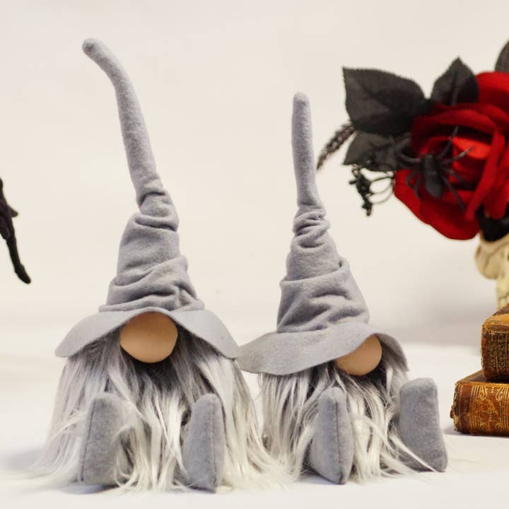 Gnomevillestudios - Wholesale Decorative Figurine - Grey Librarian Wizard Gnome