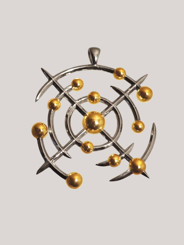 Pendentif atlas pour la vente par Austin James Smith