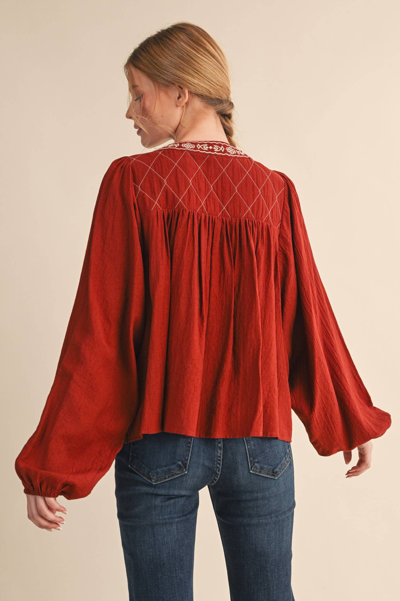&MERCI - Vendita all'ingrosso Camicetta - Donna - Blusa con maniche a palloncino e rifiniture ricamate MTP42233